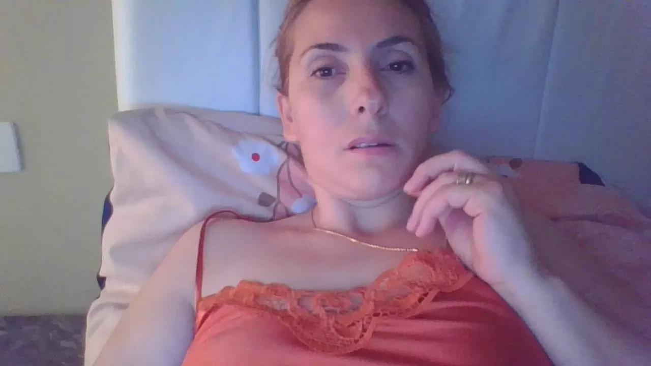 lovesiara1 on Cam4 