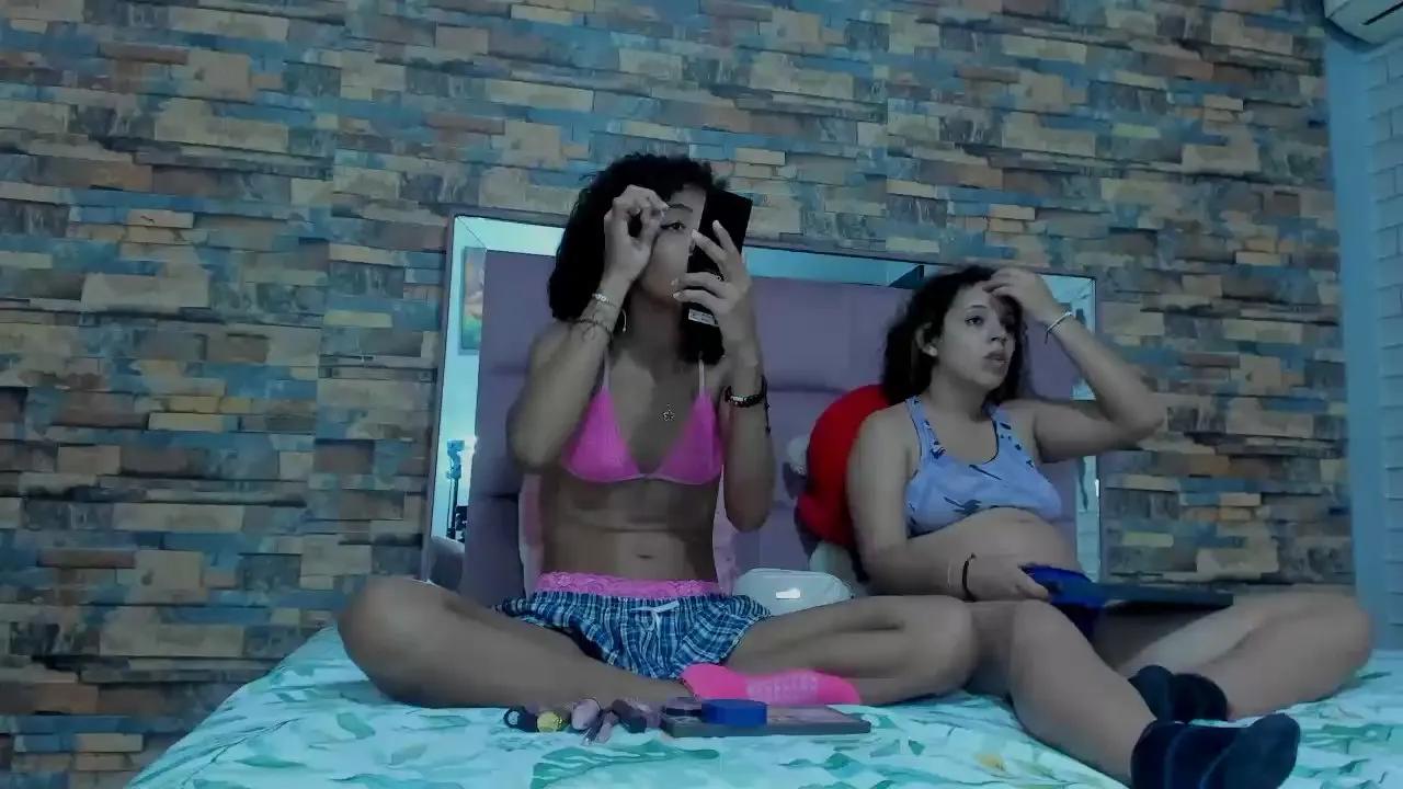 Offline lovingirls24 on Cam4