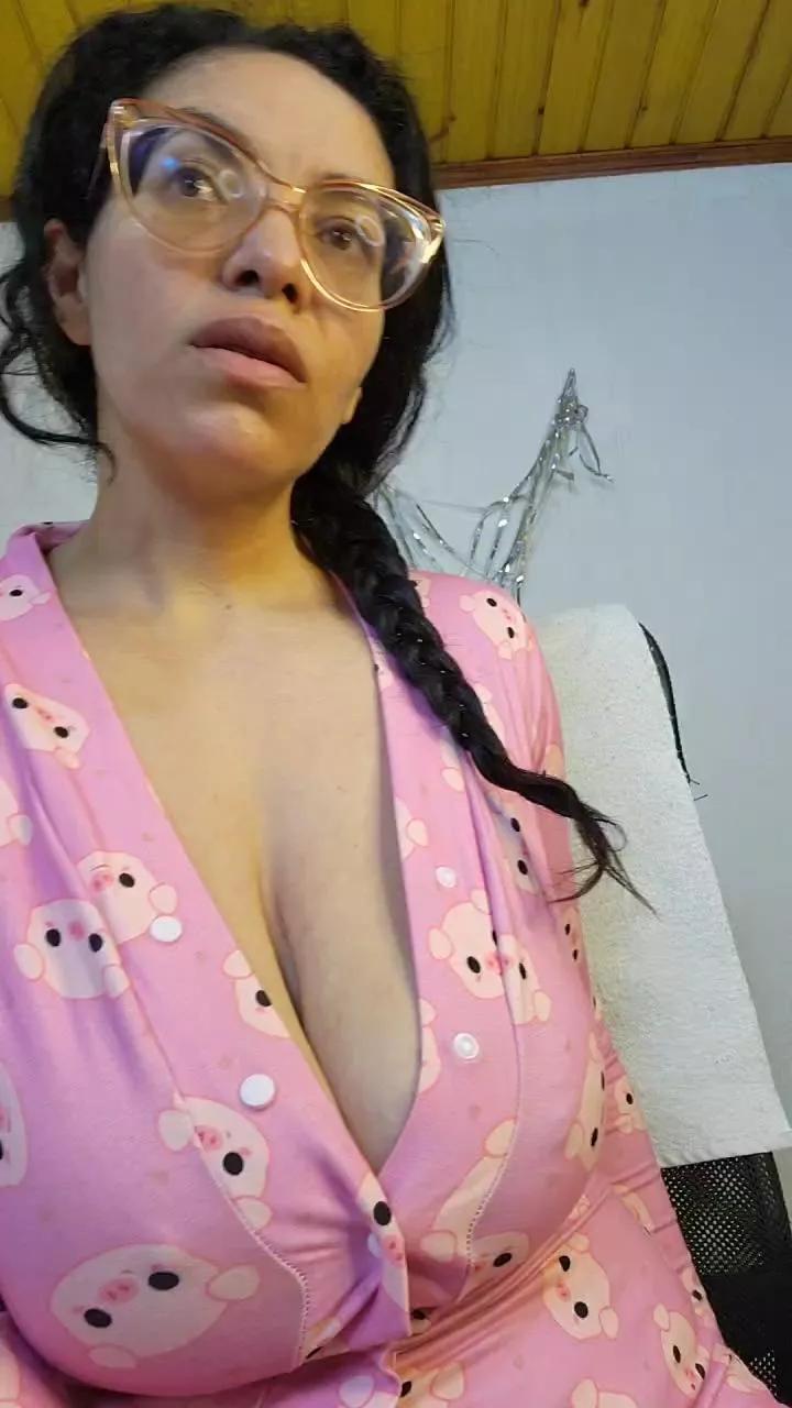 Lucci_Lovee on Cam4 