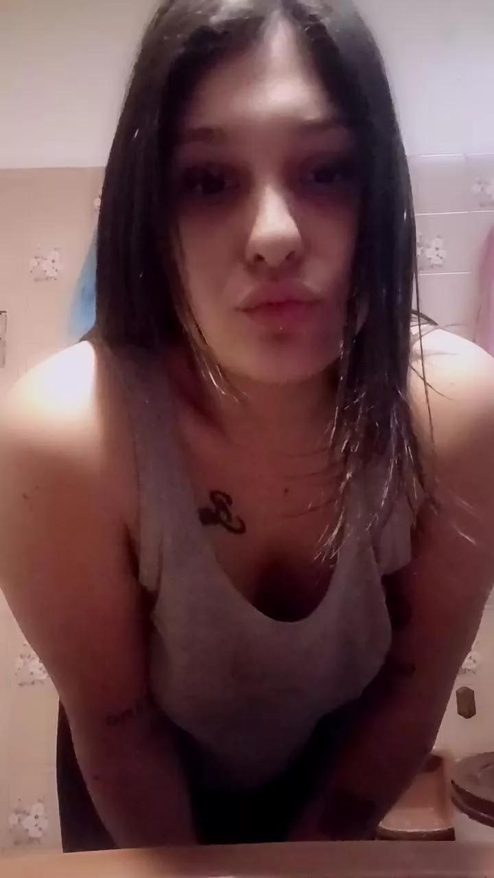 Lunilove22 on Cam4 