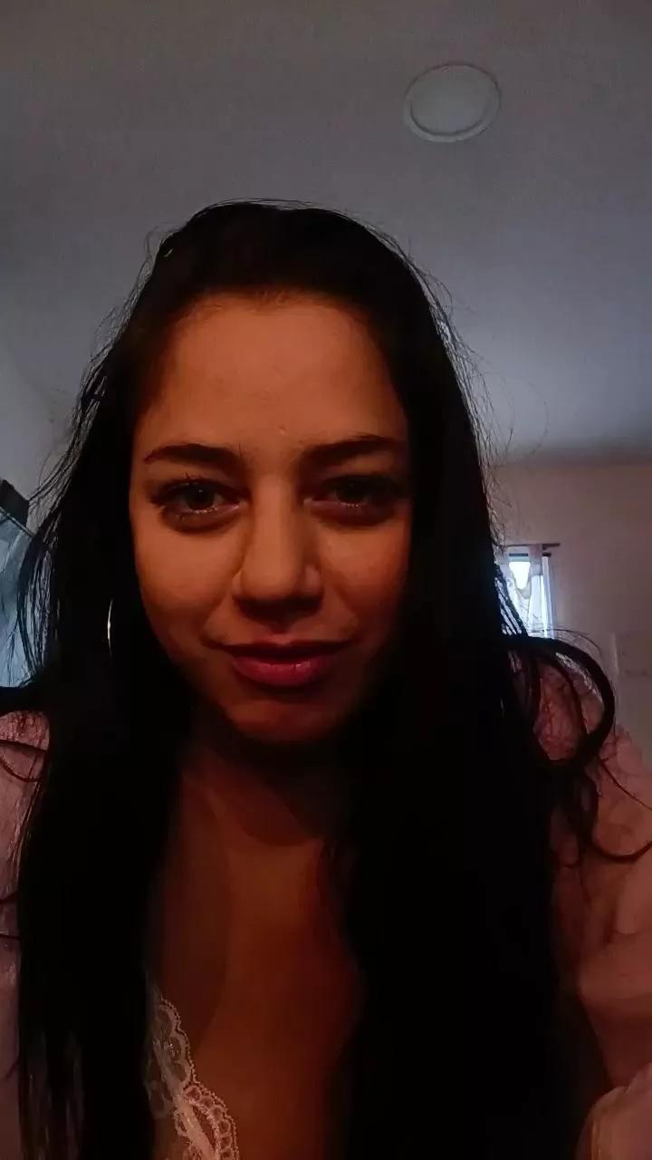 Luulii_loove on Cam4 