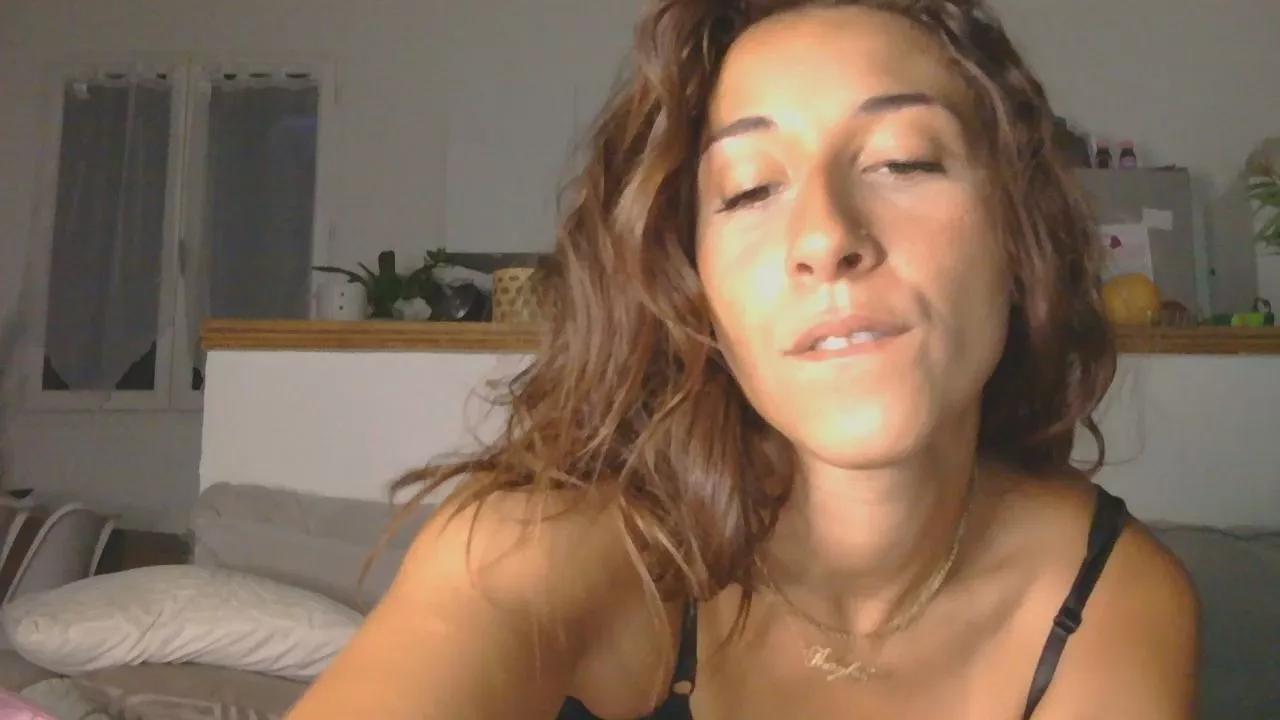 Lyly_laurensaa on Cam4 