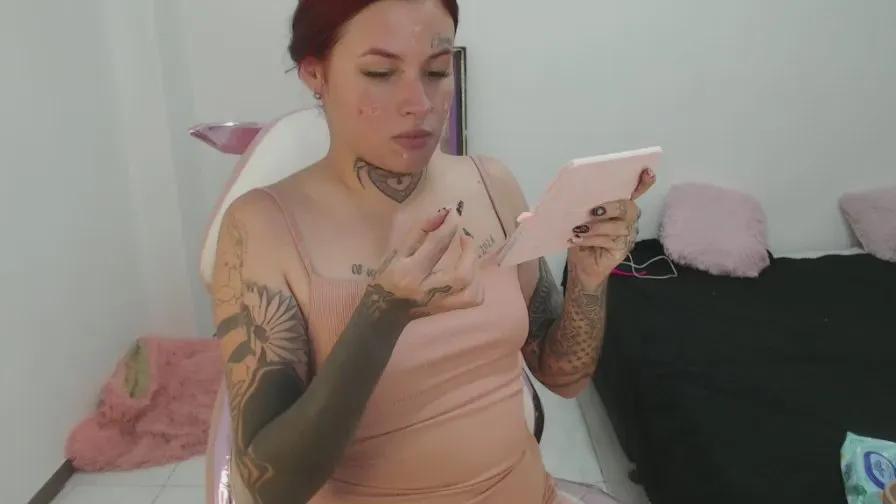 Offline Maddy_Vicius19 on Cam4