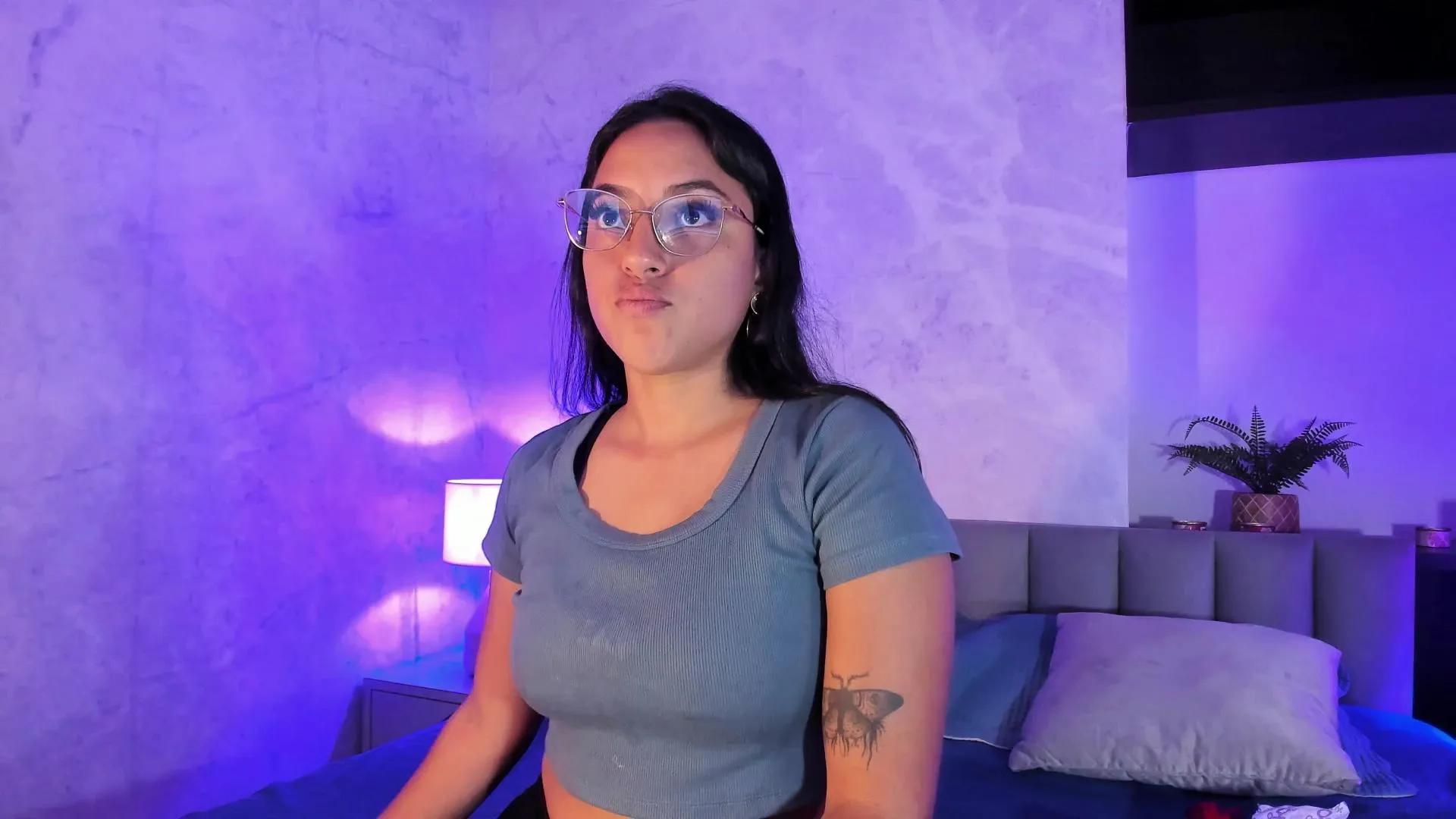 Meggy_Mae on Cam4 