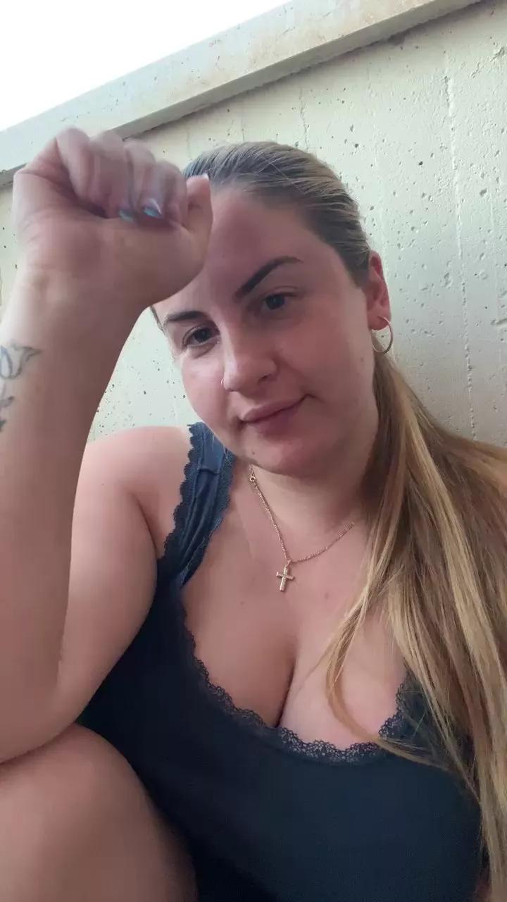 mikaela5 on Cam4 