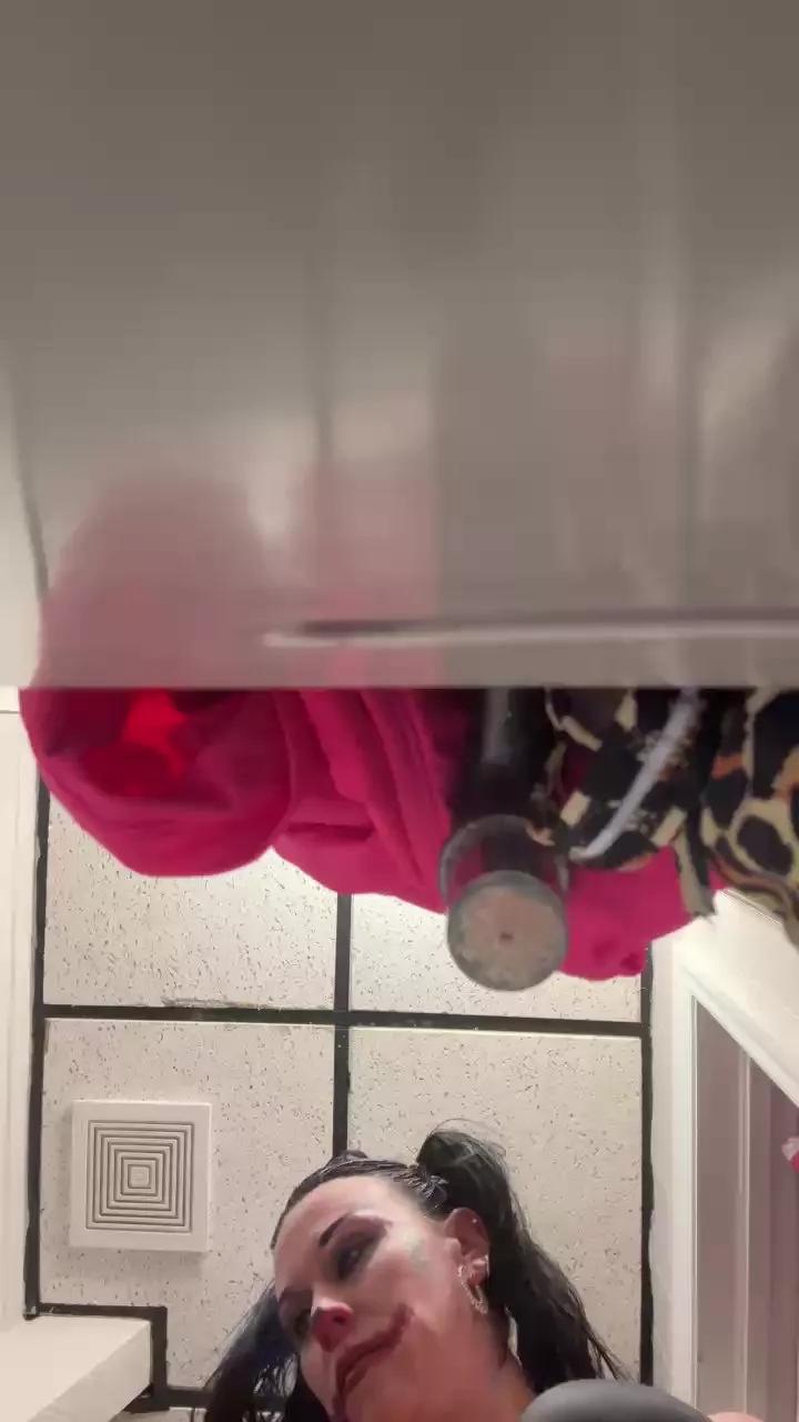 MissPigSlut69 on Cam4 
