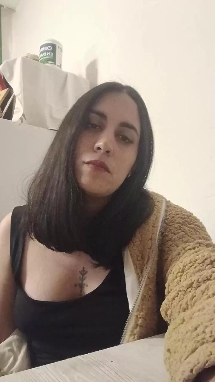 MIUHOT26 on Cam4 