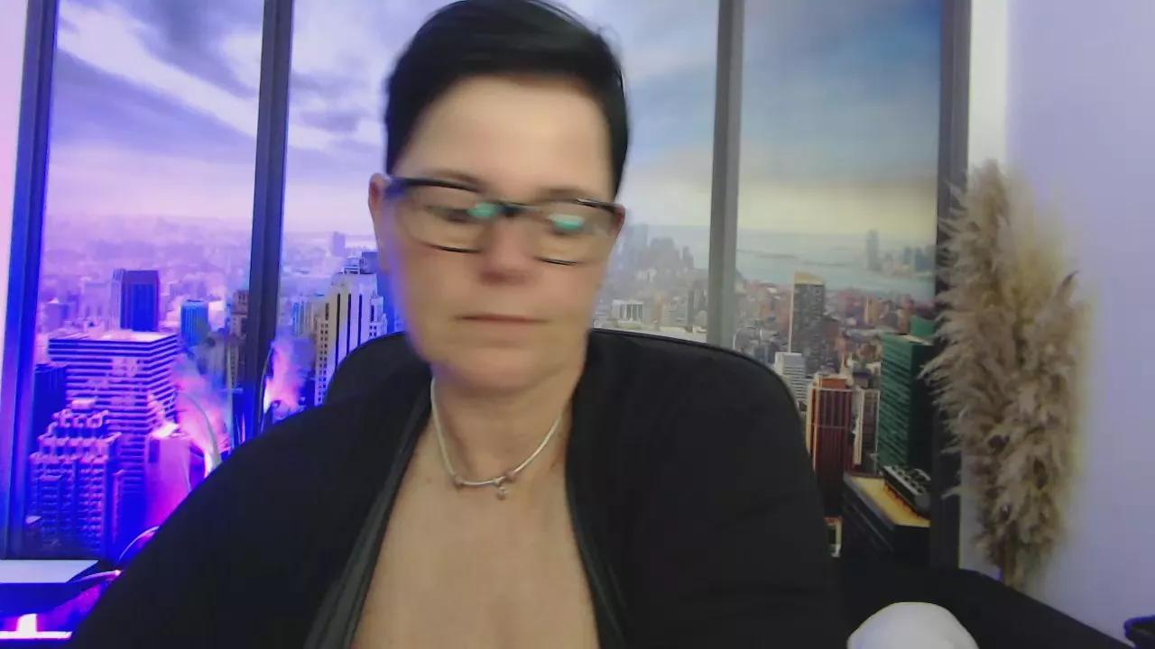 MollySun2 on Cam4 