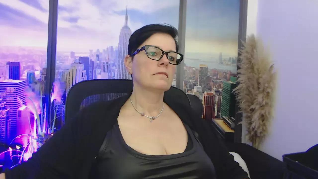 MollySun2 on Cam4 
