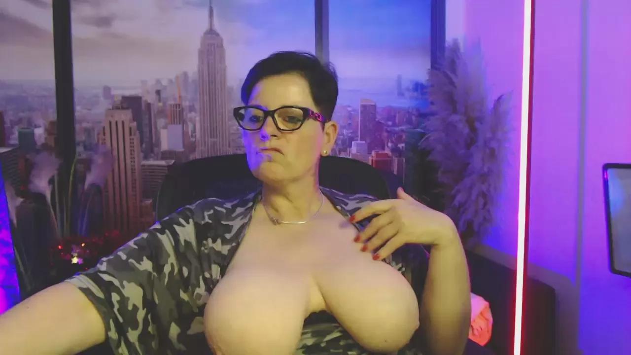 MollySun2 on Cam4 