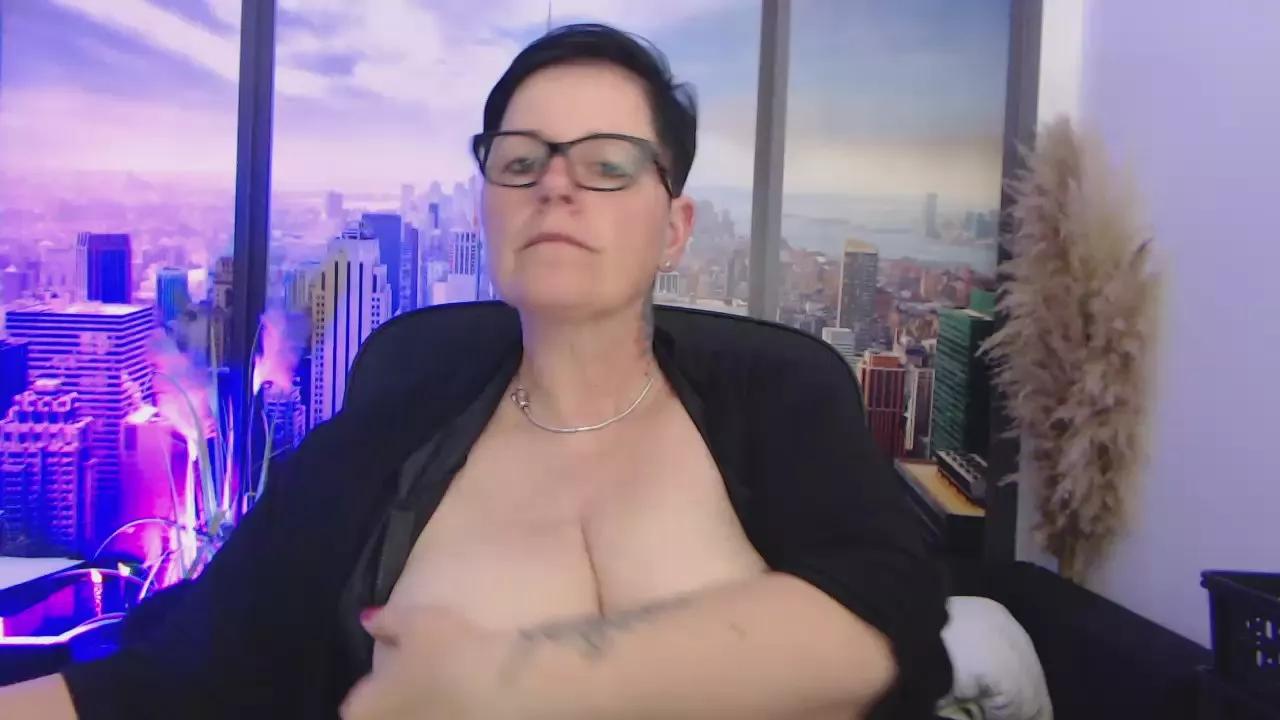MollySun2 on Cam4 