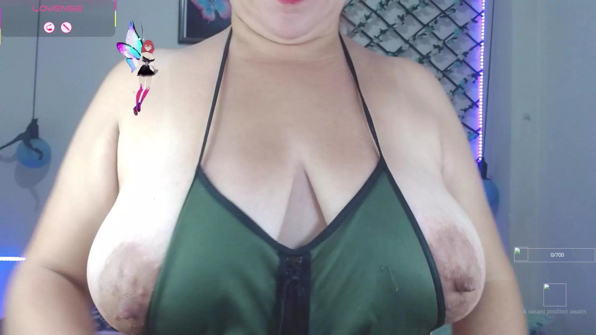 MOM_CAMILA1 on Cam4 