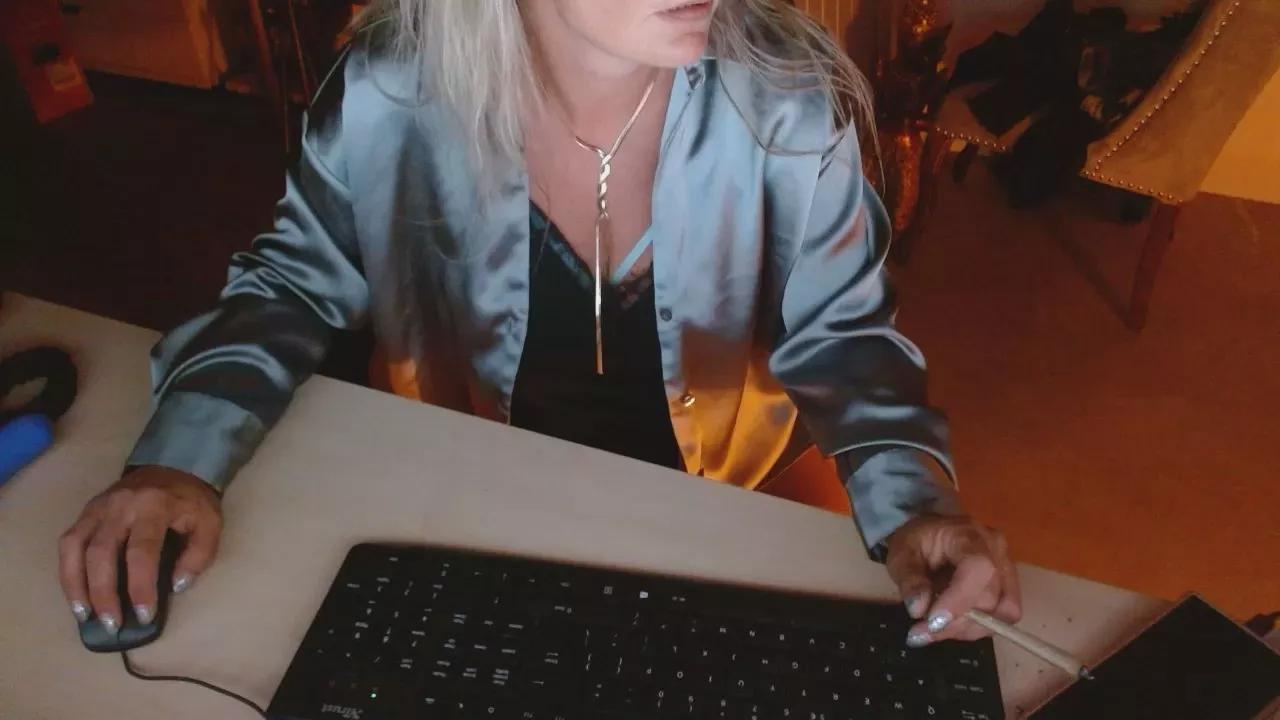 MrsAurora on Cam4 