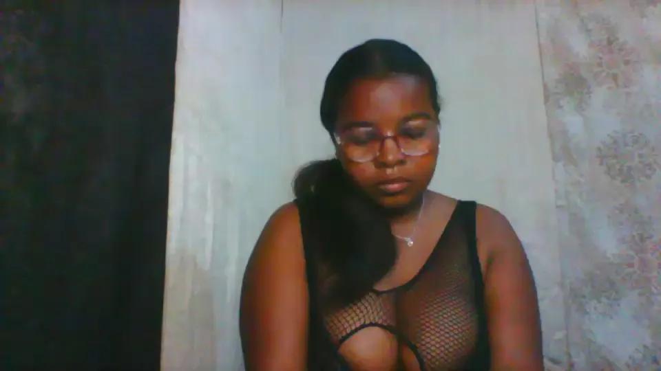 Nadiaflirt on Cam4