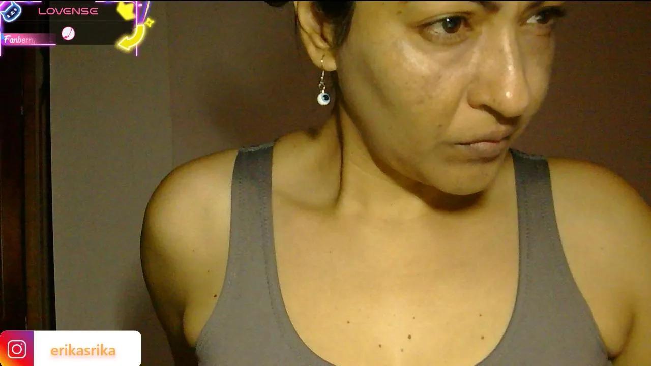 NanaJuicy on Cam4 