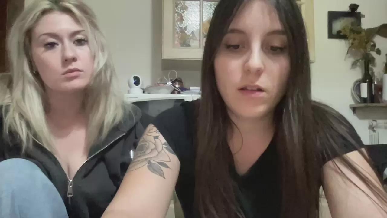 Nena082 on Cam4 