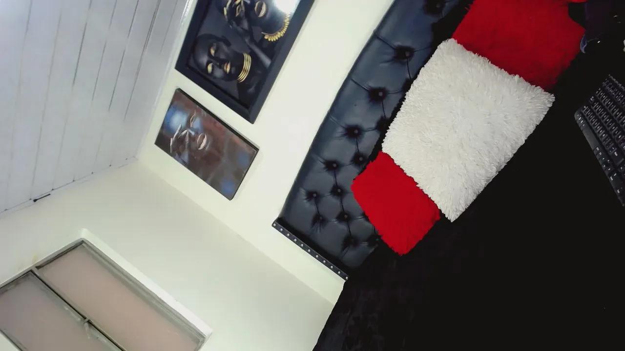 Offline ParisKiss25 on Cam4