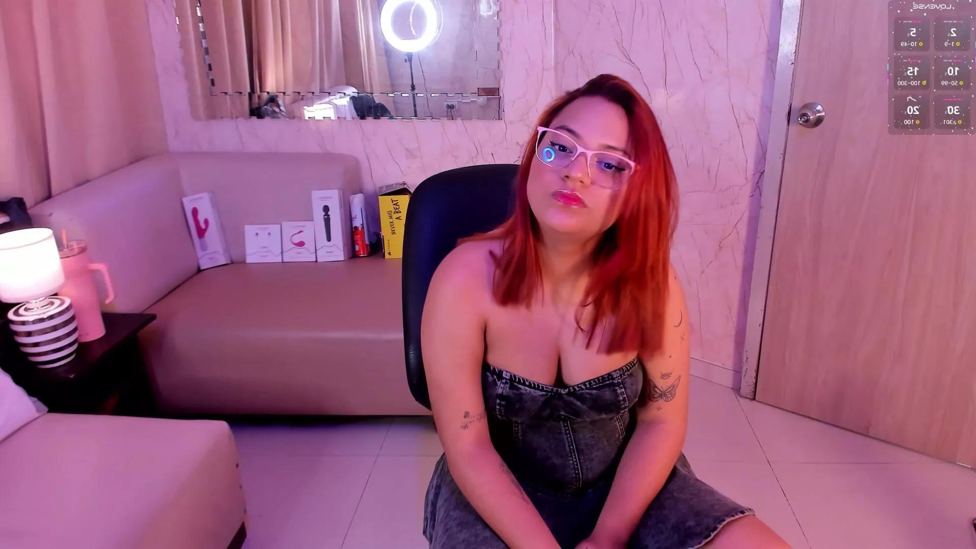PetiteSofia on Cam4 
