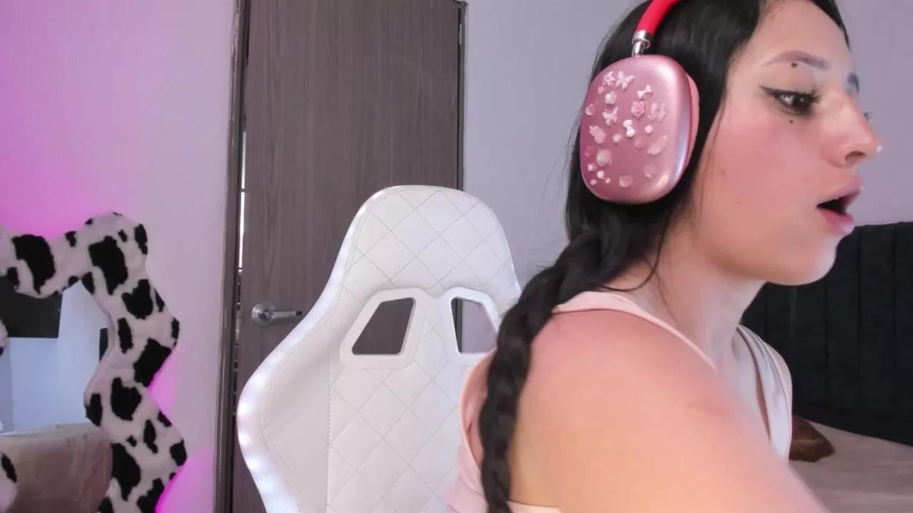 Queen_Lia on Cam4 