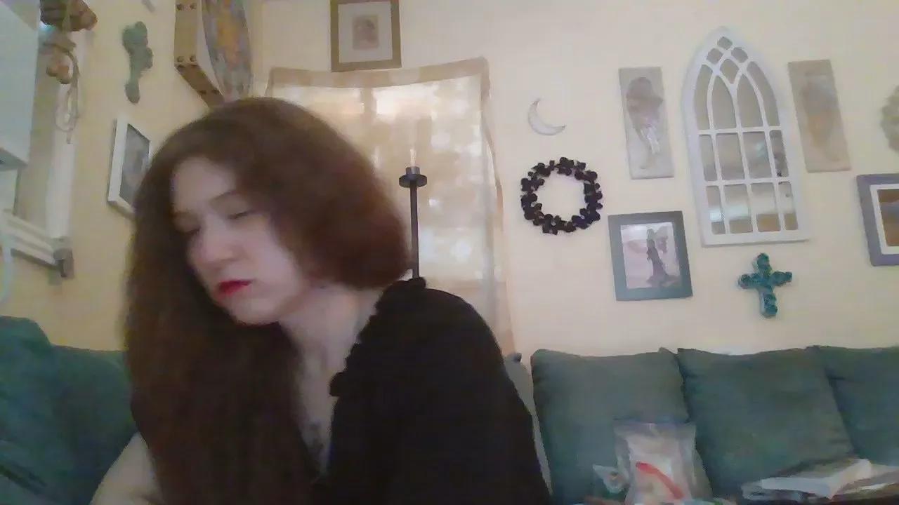 QueenCrimson on Cam4 