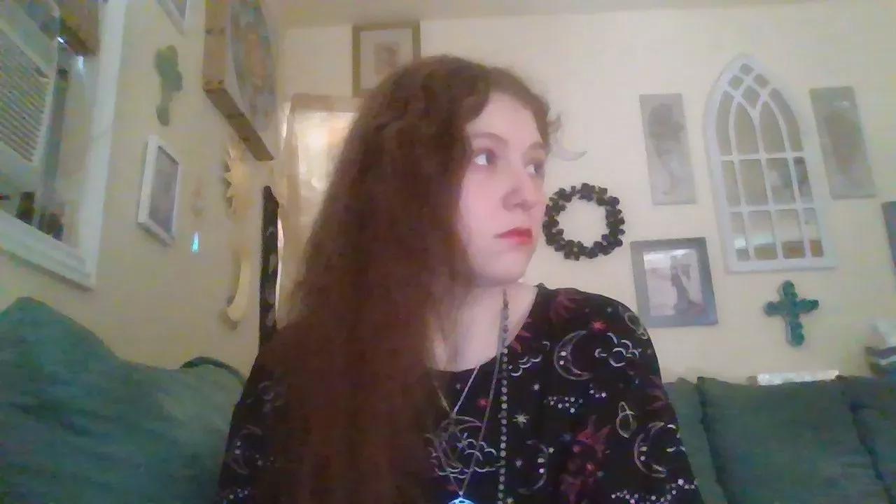 QueenCrimson on Cam4 