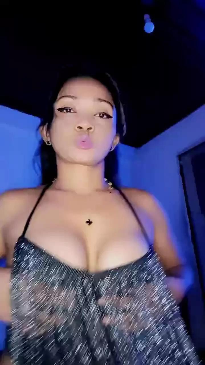 queenny1 on Cam4 