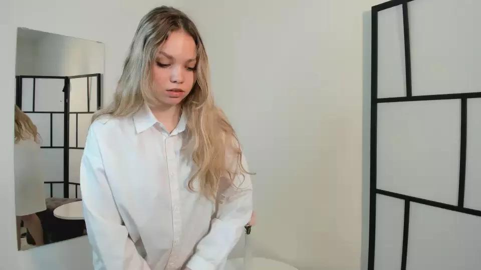 RowenaApps on Cam4 