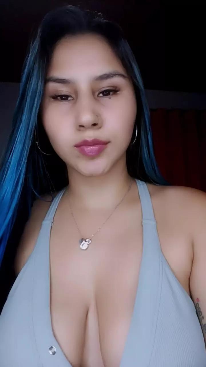 sara_jonnes on Cam4 