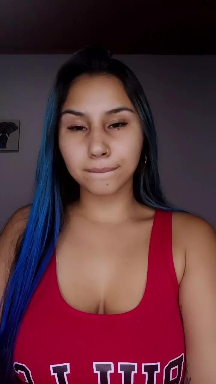 sara_jonnes on Cam4 