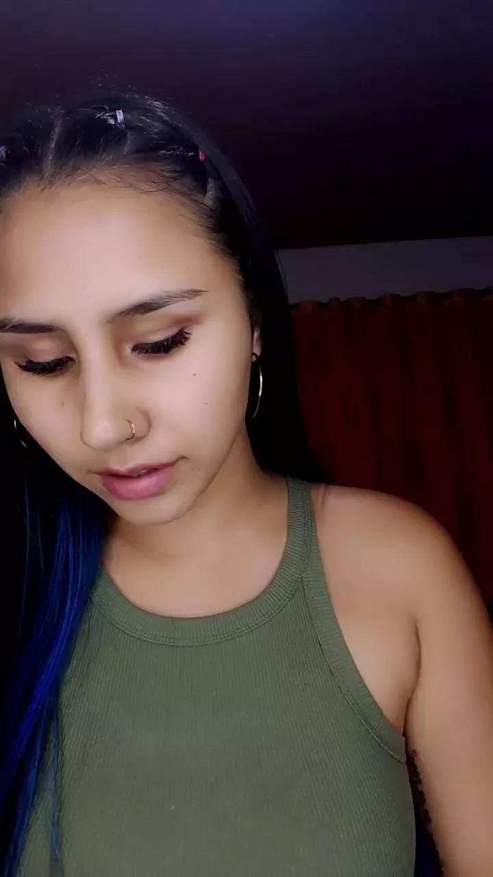 sara_jonnes on Cam4 