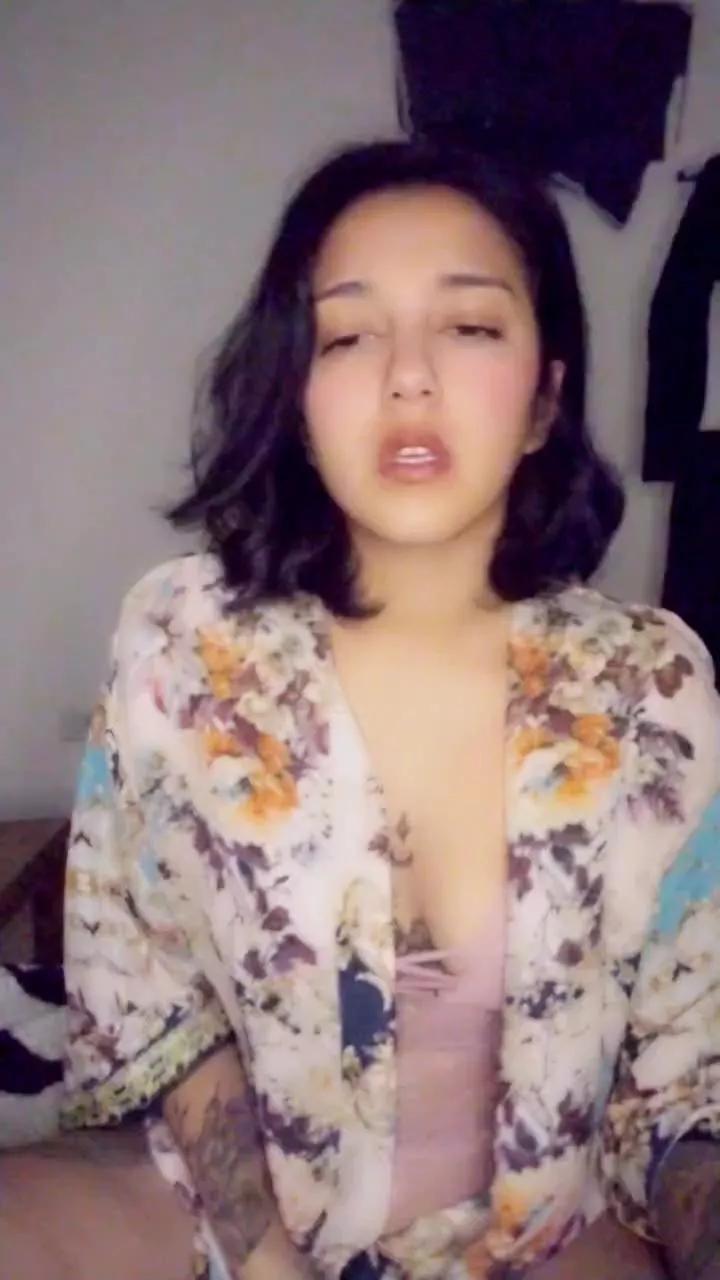 Sashmoon420 on Cam4 