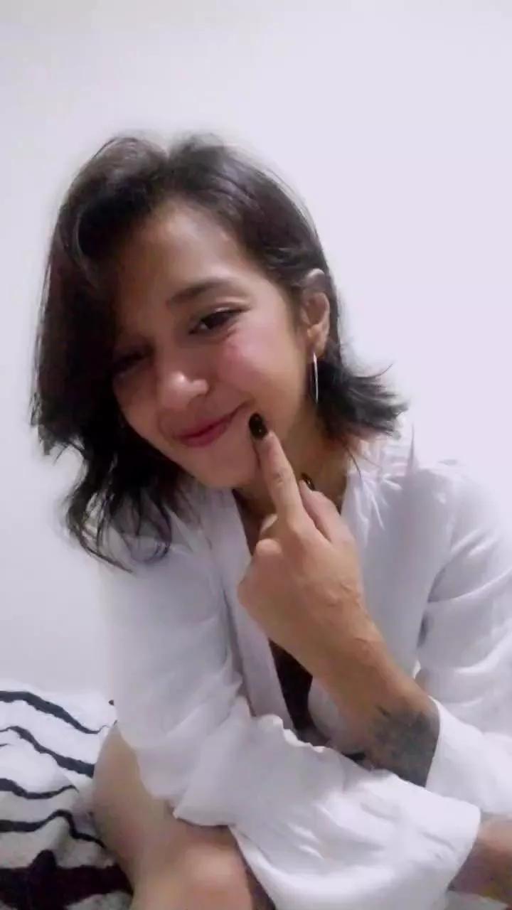 Sashmoon420 on Cam4 