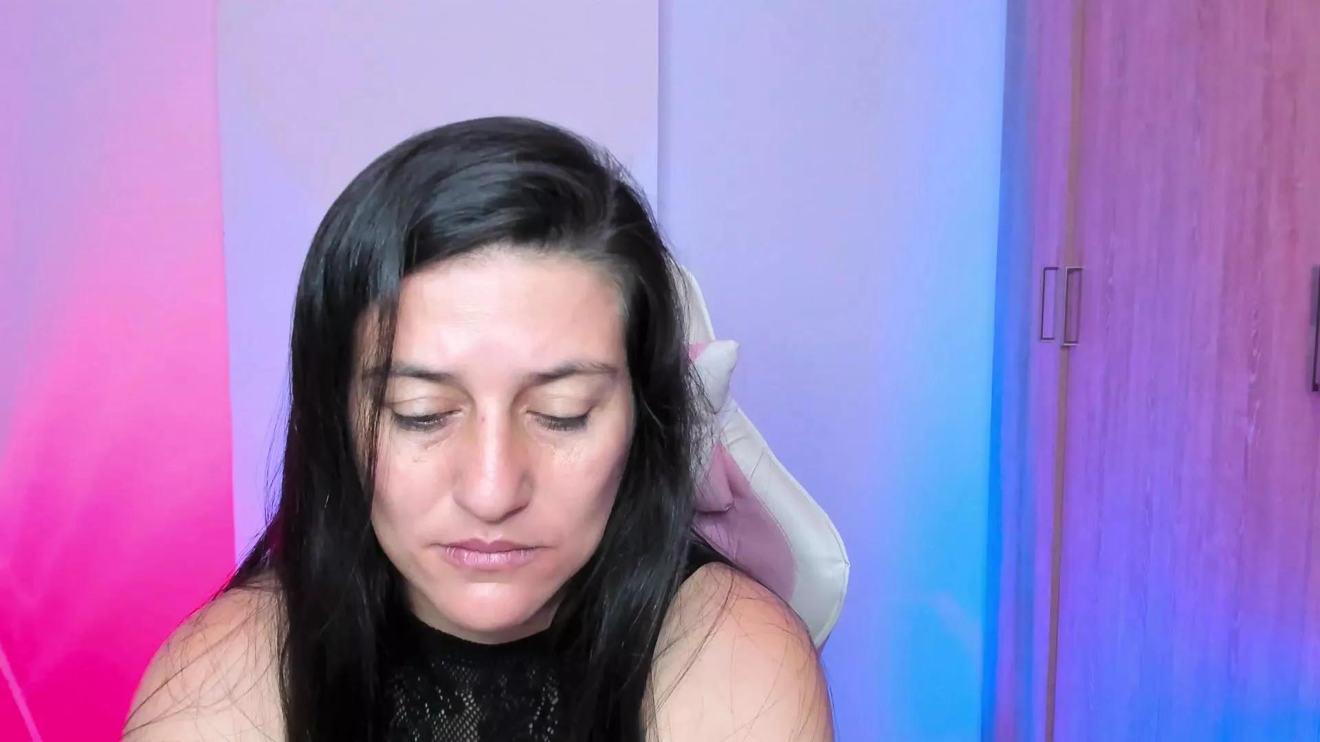 Saskyaa on Cam4 