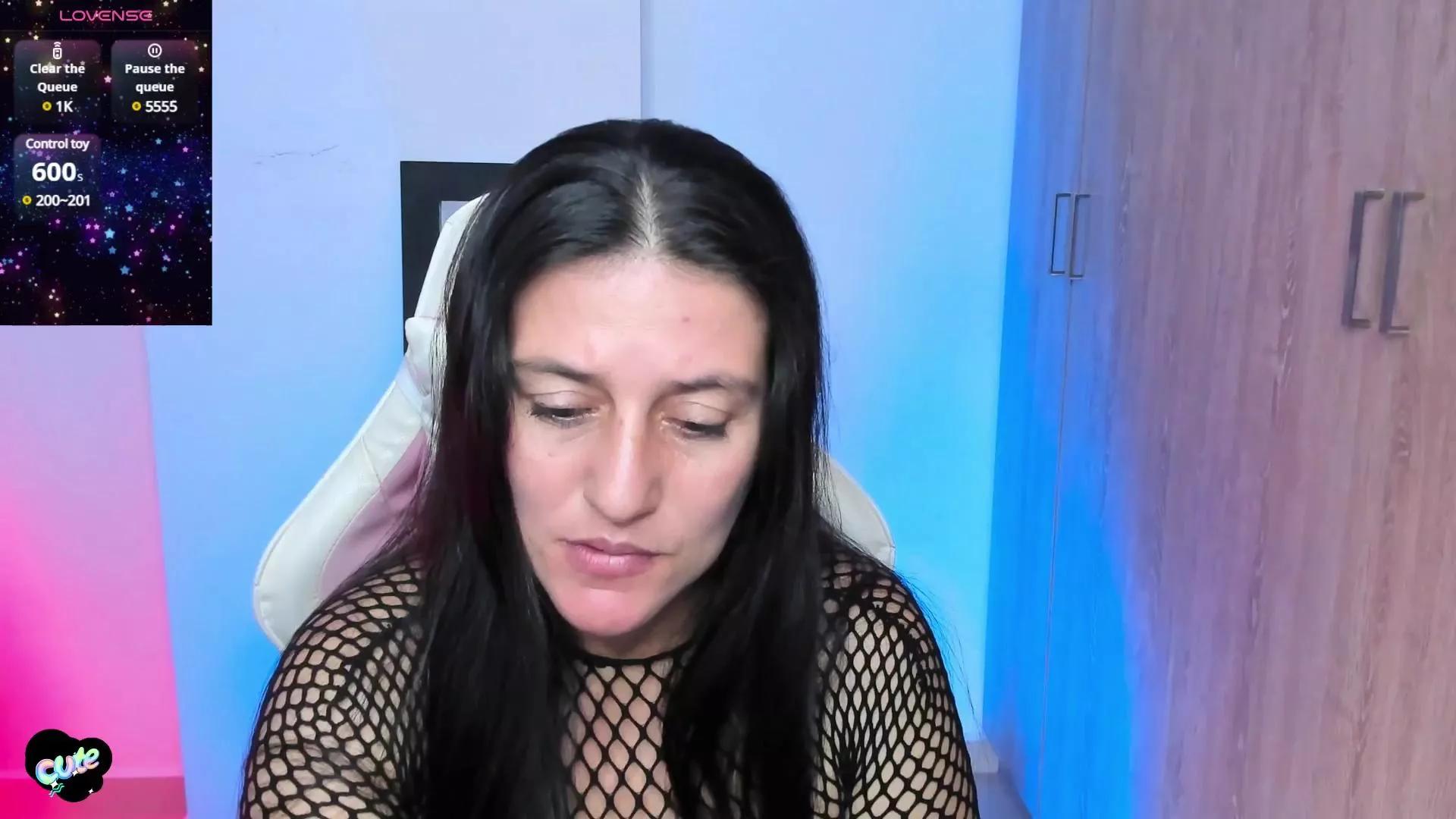 Saskyaa on Cam4 
