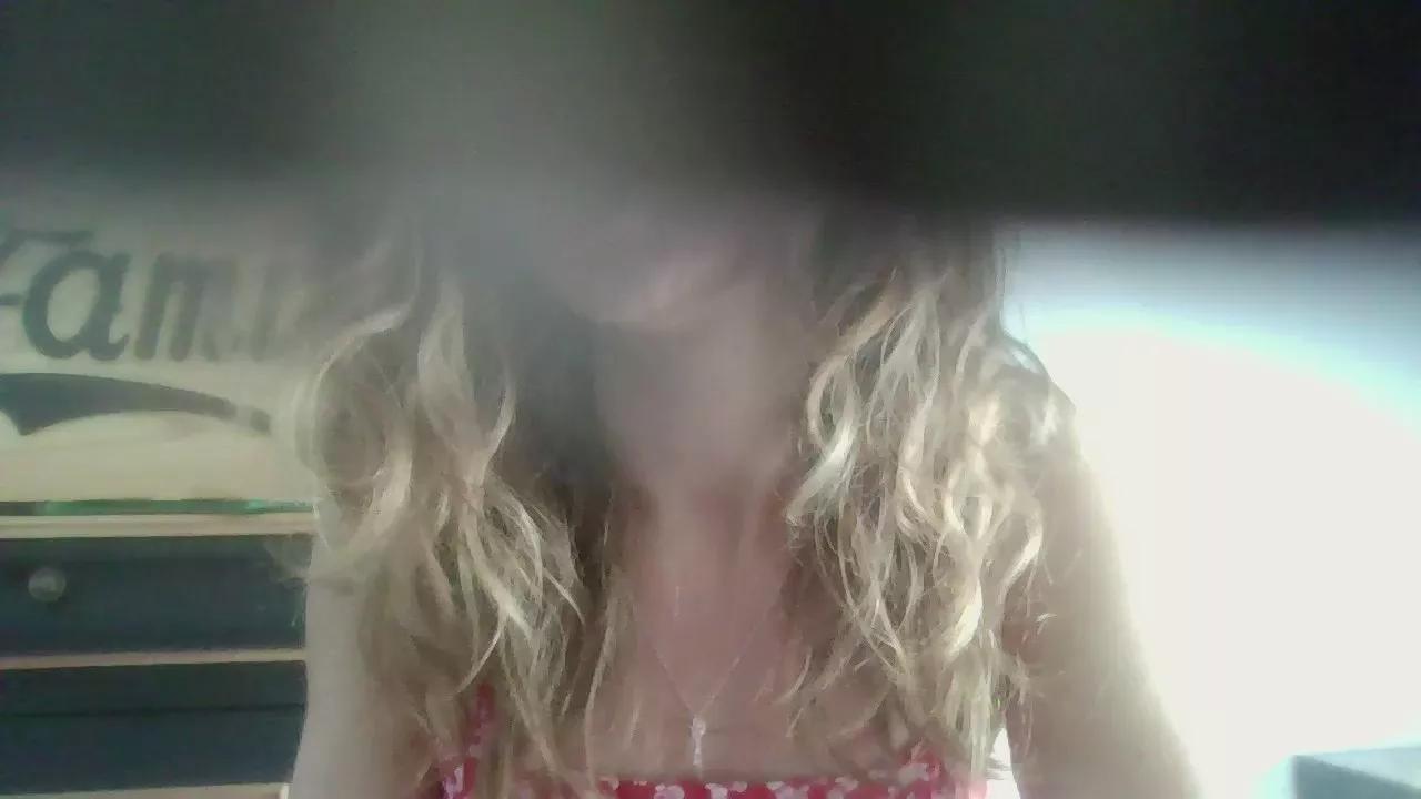 Secretairenue on Cam4 