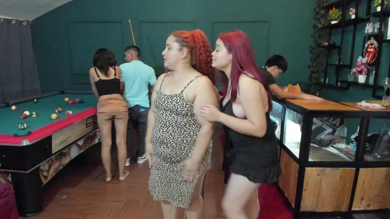 Offline secretofroomies on Cam4