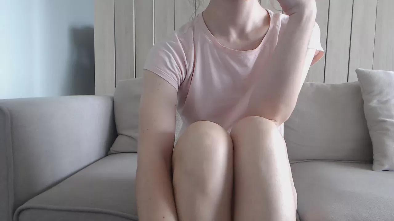 ShySchoolGrl on Cam4 