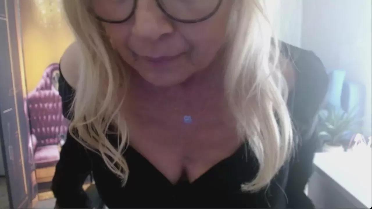 Sofia_xLOVE on Cam4 