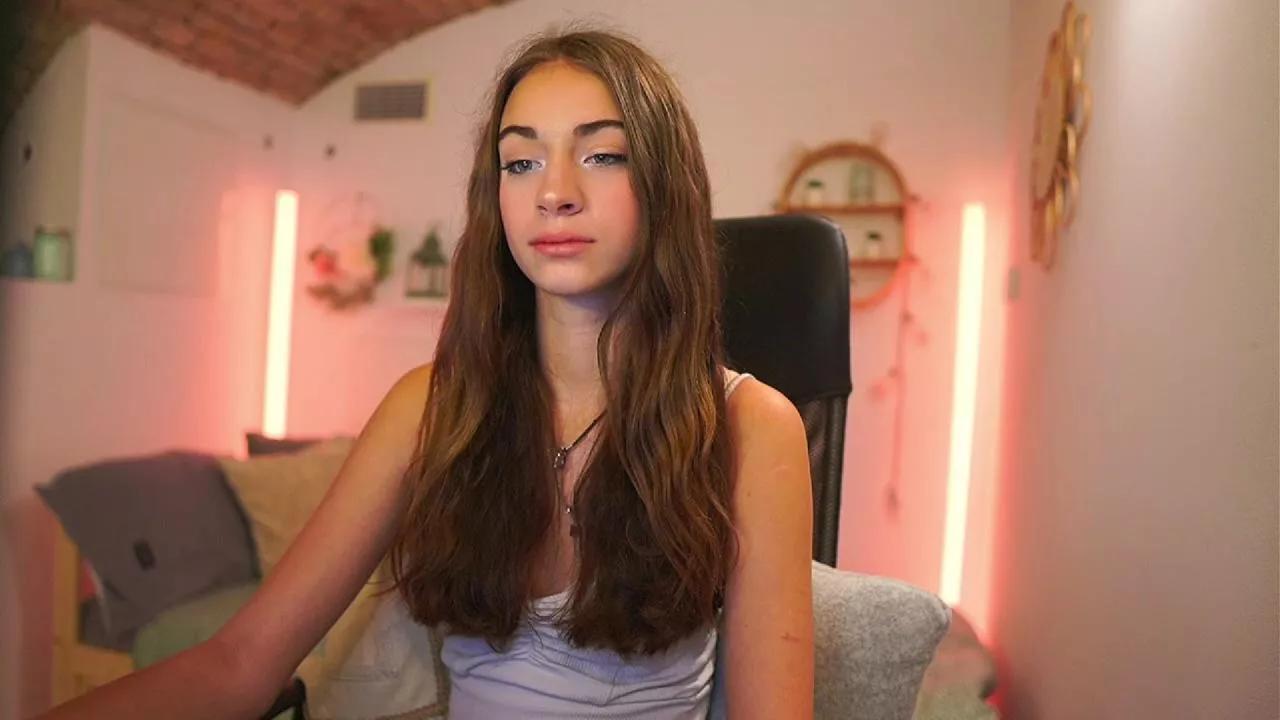 Sophie_Grey on Cam4 