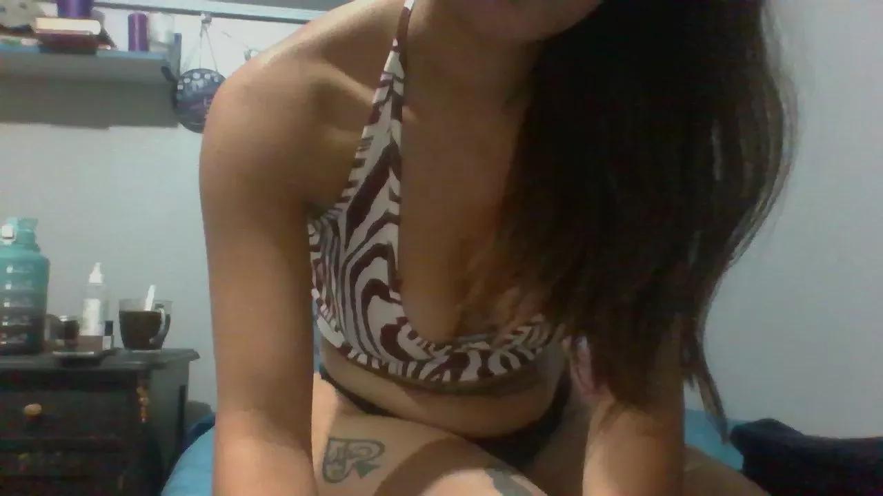 Sweet33honey on Cam4 