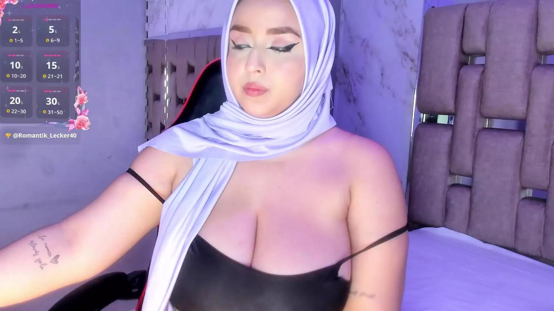 ThanaHaluff on Cam4 
