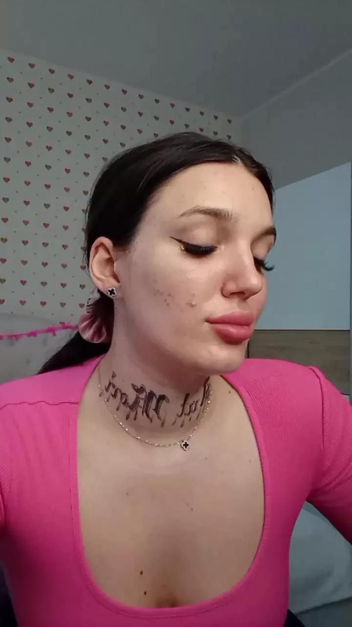 Tiffanyy_Rey on Cam4 
