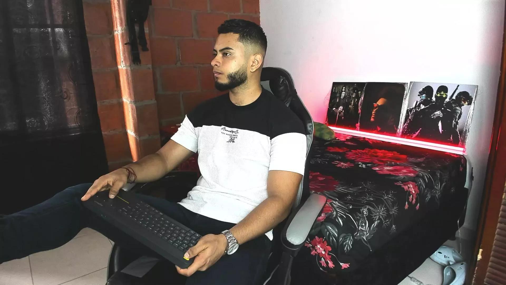 Tyler_price on Cam4 
