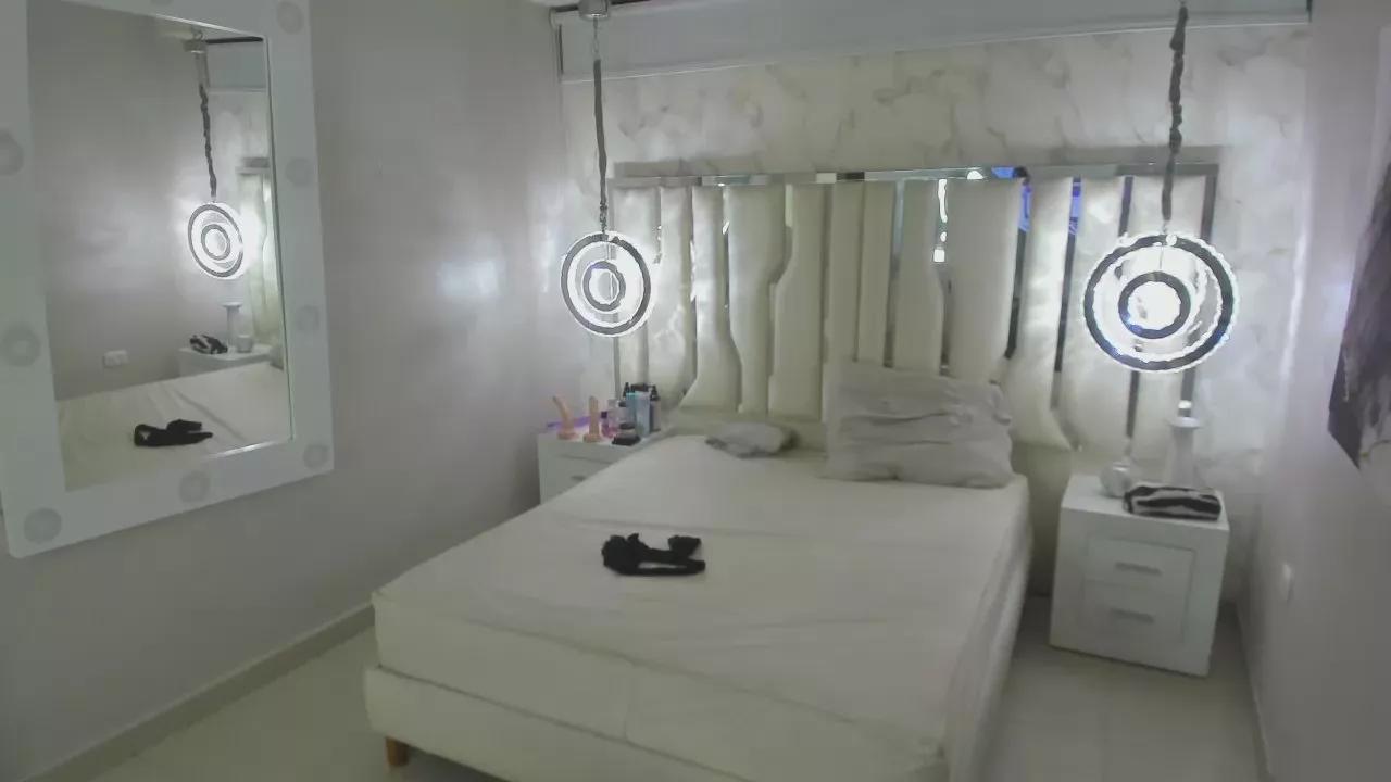 Vero_hands01 on Cam4 