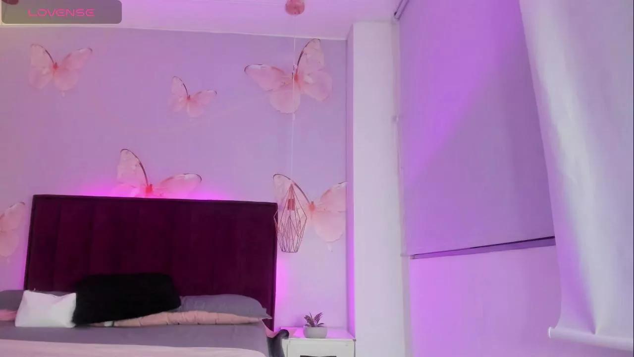 Vivi_prinncess on Cam4 