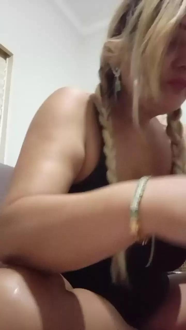 Vivialves on Cam4 