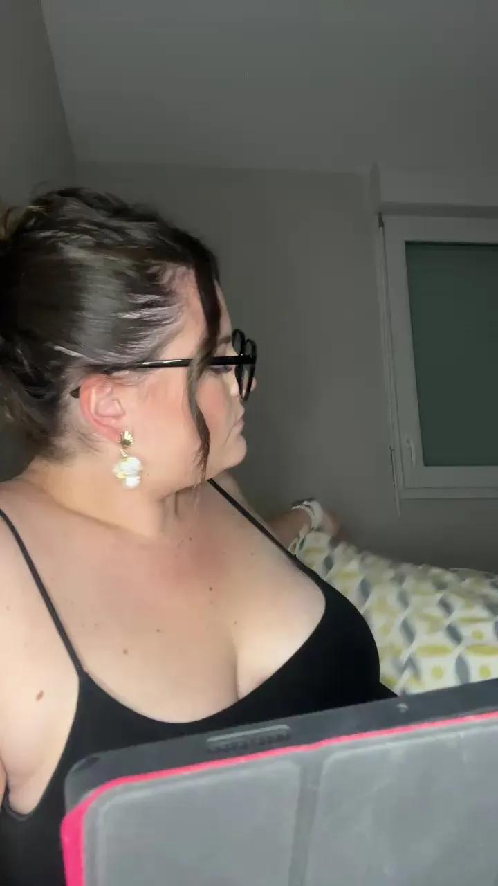 whitequeen_xxx on Cam4