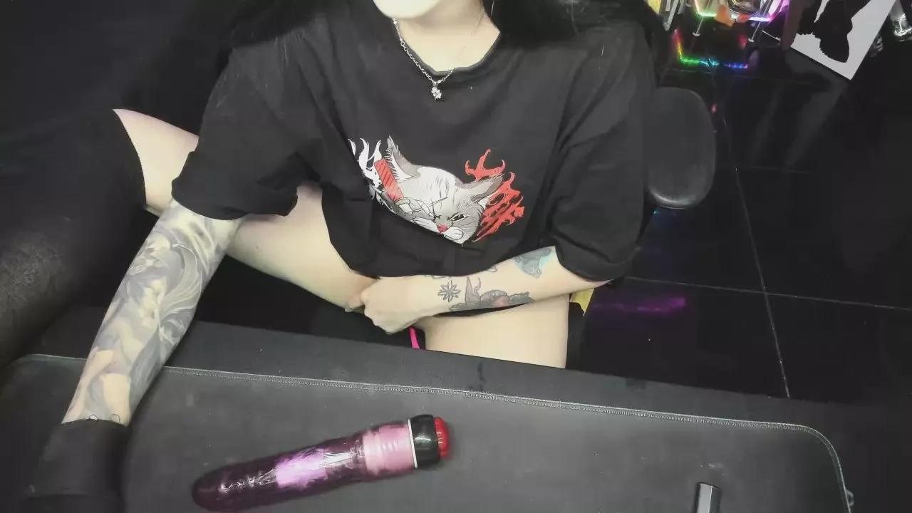 Yummypink on Cam4 