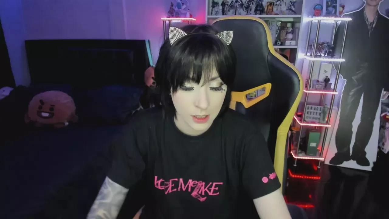 Yummypink on Cam4 