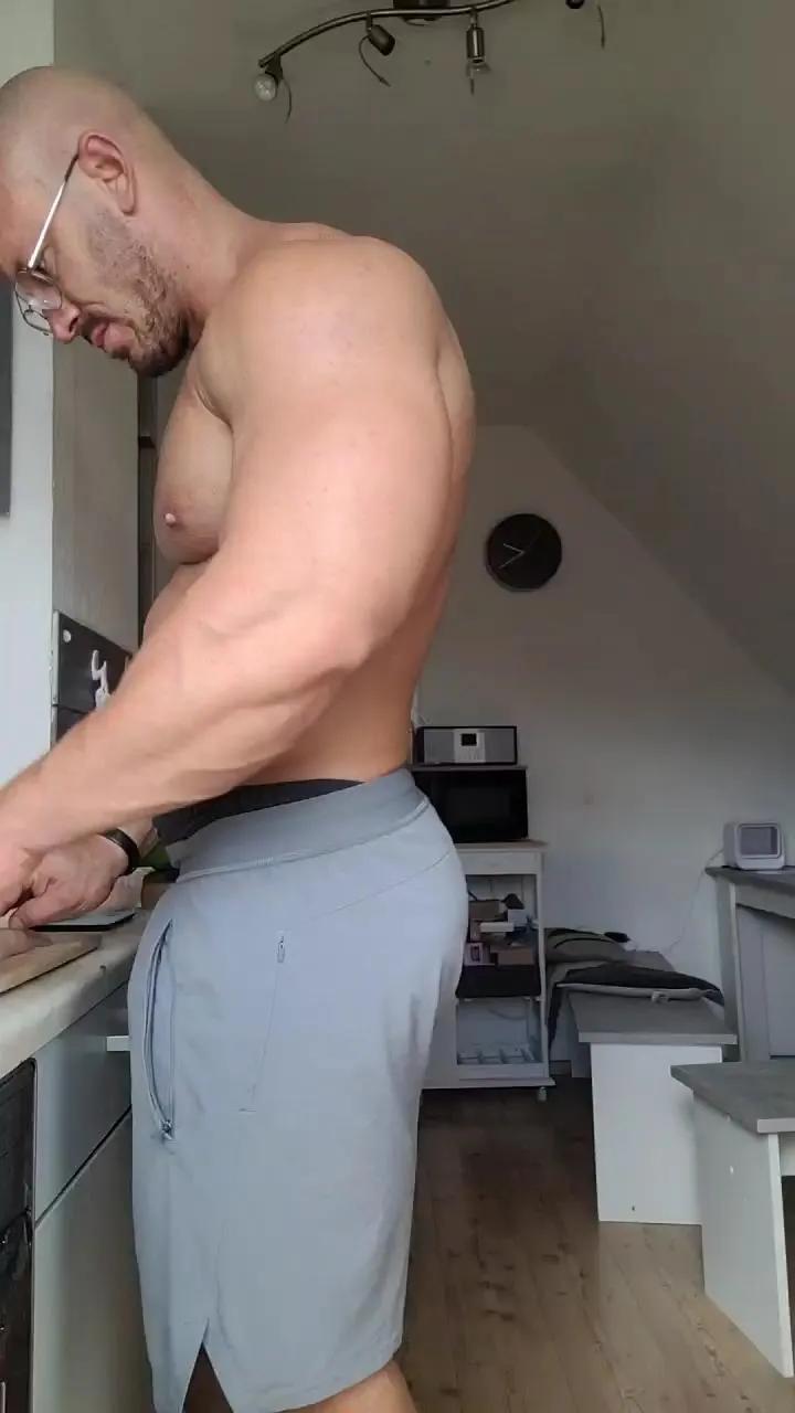 yumyum18 on Cam4 